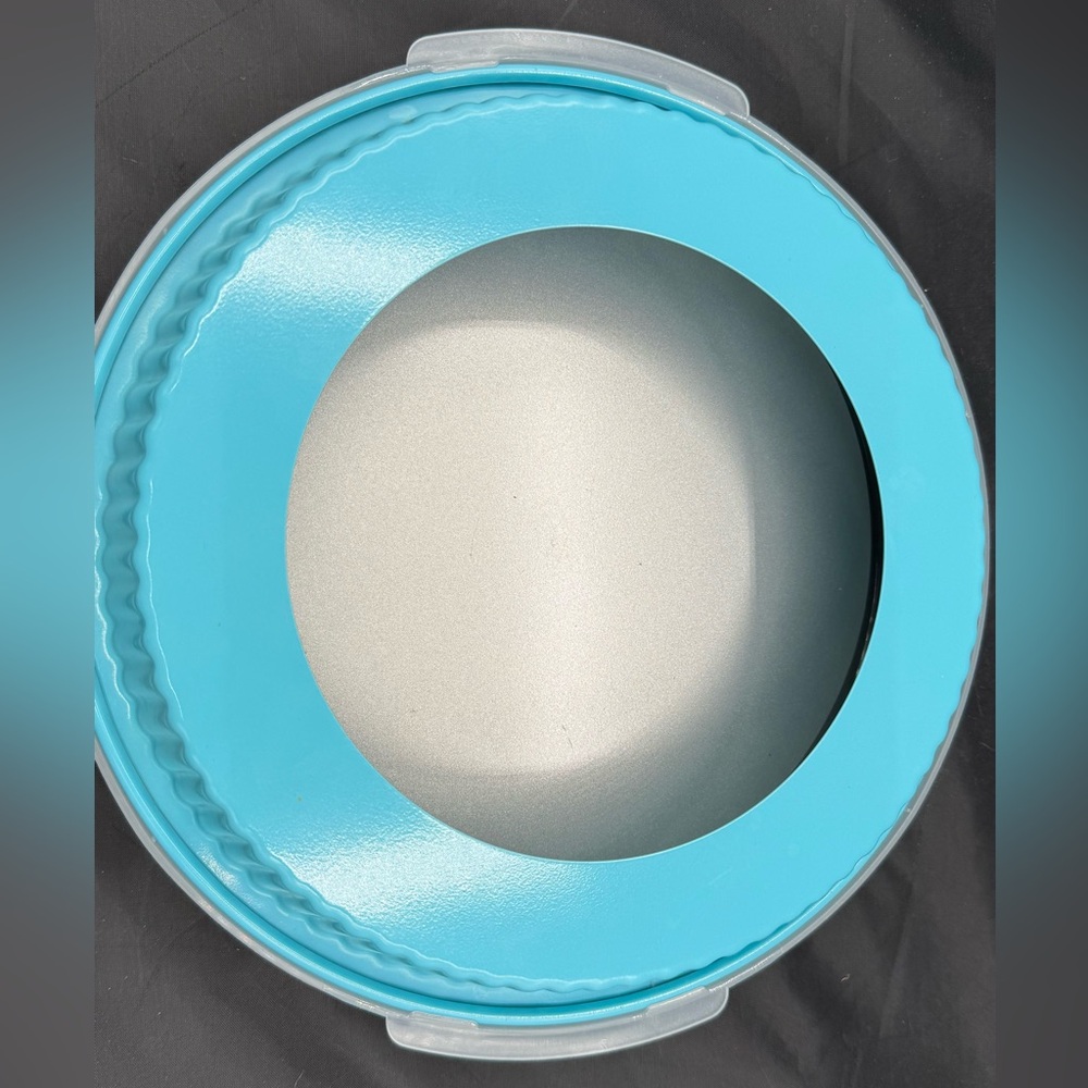 NWOP! Pampered Chef Blue Tart Quiche pan tin with lid 

Never used!